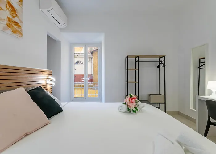 Near To Colosseum Re-house Apartment Rom