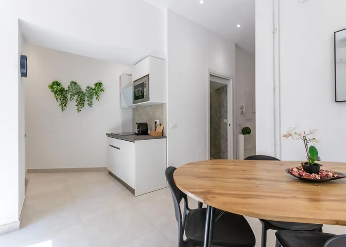 Near To Colosseum Re-house Apartment *